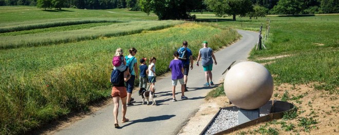 Familie auf dem Planetenweg