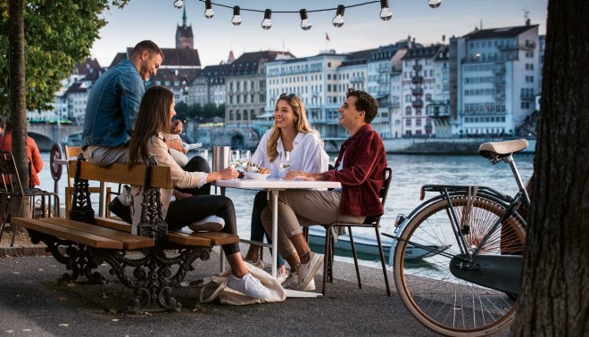 Groupe au bord du Rhin